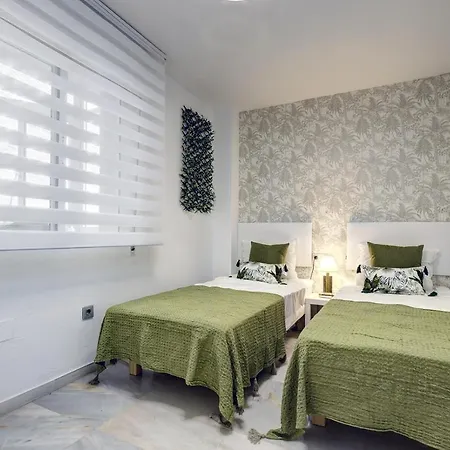 Great 3 Bed With Big Terrace Near Beach Apartment *