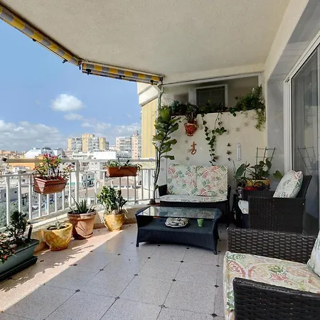 Great 3 Bed With Big Terrace Near Beach Apartment *