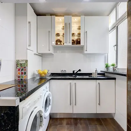 Great 3 Bed With Big Terrace Near Beach Apartment *