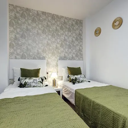 Apartment Great 3 Bed With Big Terrace Near Beach *